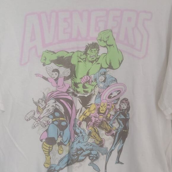 Marvel  Avengers Graphic White and pink T-shirt.size L - Picture 3 of 6